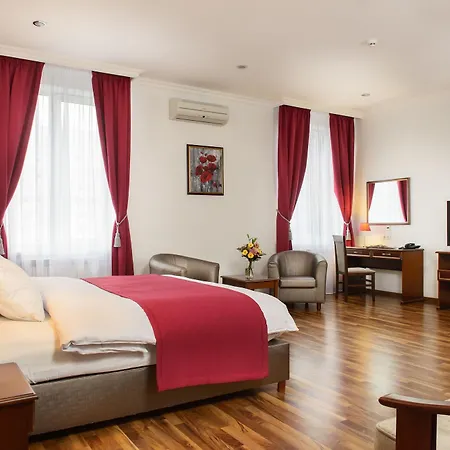 Hotel Greguar By Uhm 4*