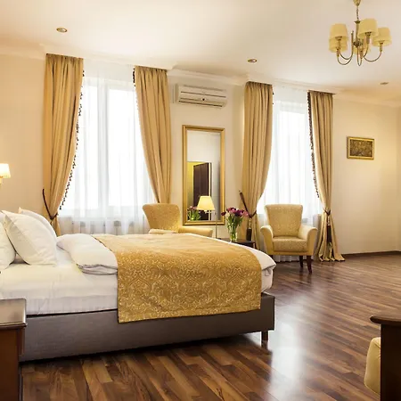 Hotel Greguar By Uhm 4*