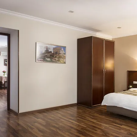 Hotel Greguar By Uhm 4*