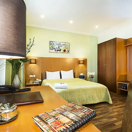 Hotel Greguar By Uhm 4*